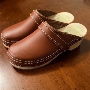 Simpson Classic Brown Leather Clogs